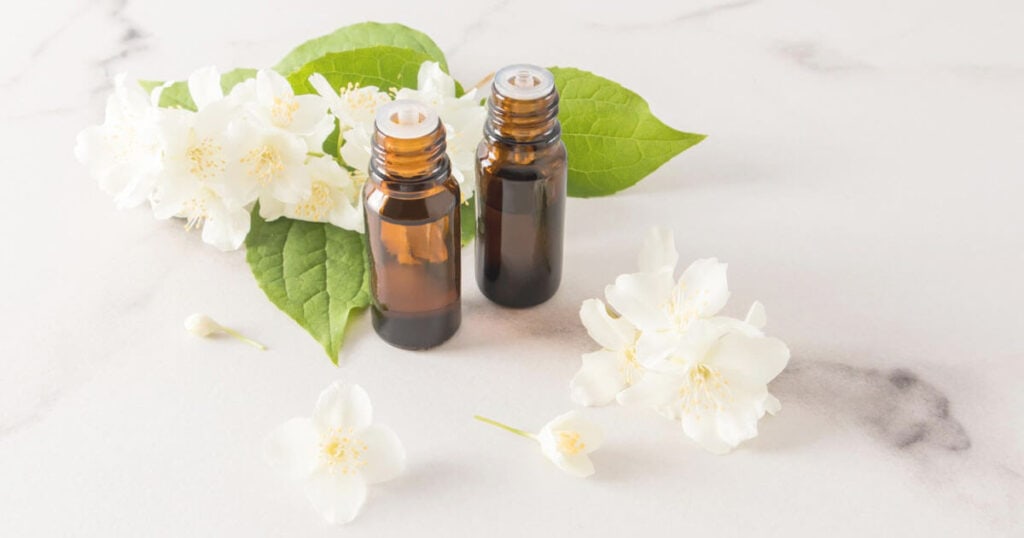 10 Summer Essential Oil Blends for Diffuser at Home 28 floral-summer-blend