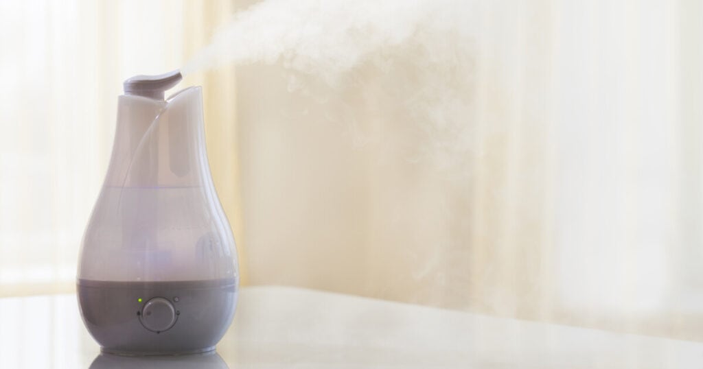 Difference between a Diffuser and a Humidifier 11 humidifier-spreading-steam-in-living-room