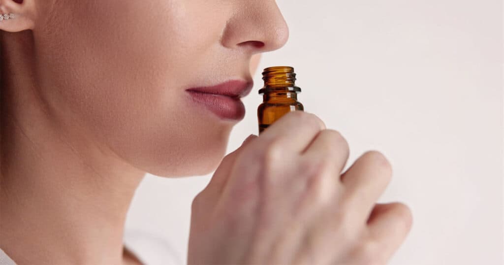10 Best White Tea Essential Oils for a Fresh and Clean Home 11 woman-smelling-essential-oil