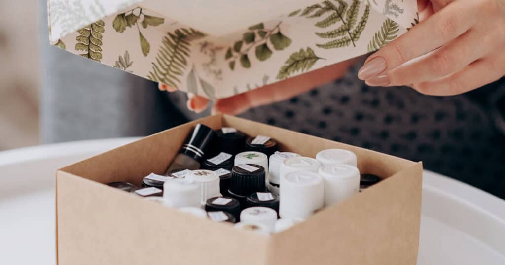 15 Best Christmas Essential Oils for a Relaxing Holiday at Home 26 essential-oils-in-a-box